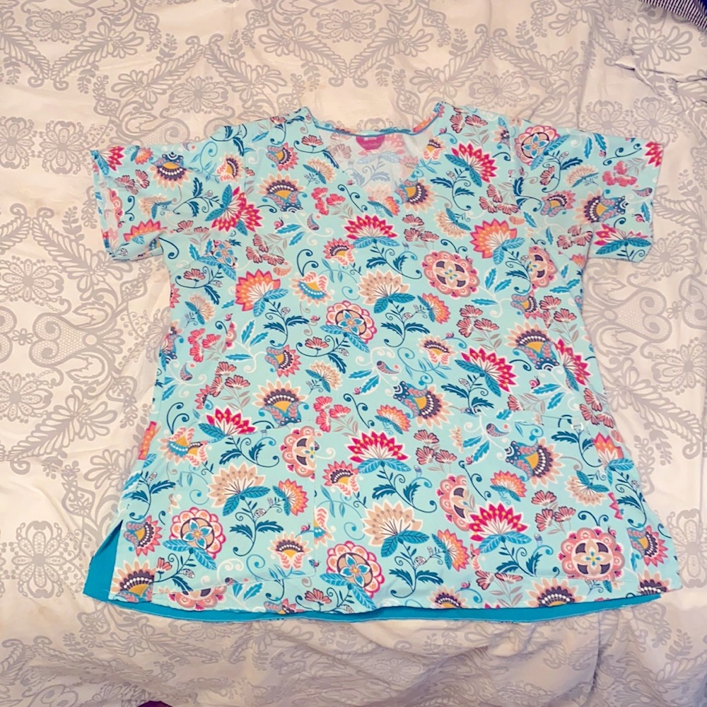 Vera Bradley scrub top! Beautiful paisley pattern!